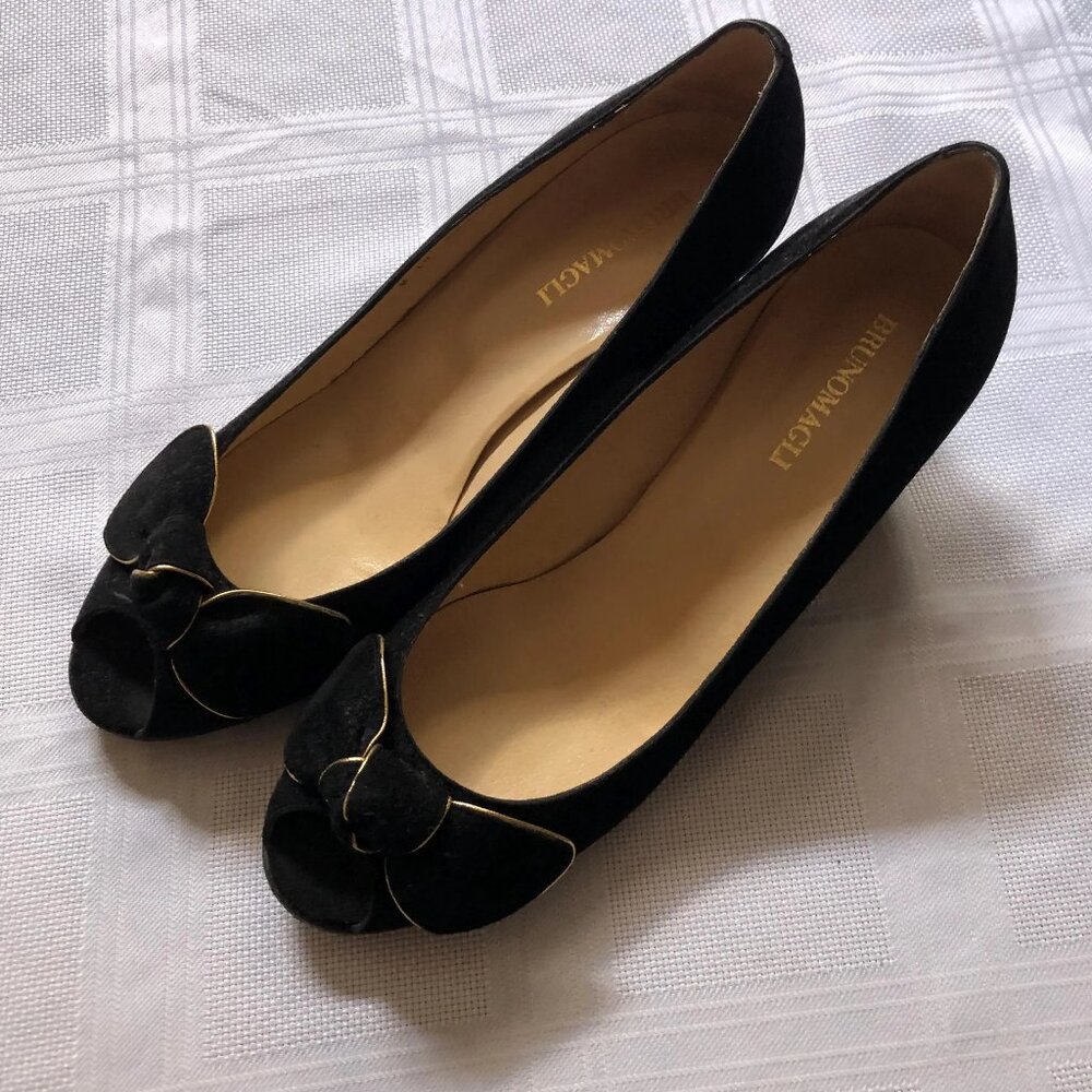 Very chic Bruno Magli black suede pumps wedges with gold trim and bow